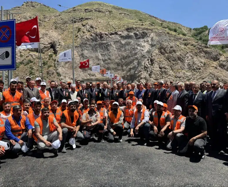 Hakkari’de dev ulaşım hamlesi: Yarım asırlık sorunlar tünellerle aşılıyor!