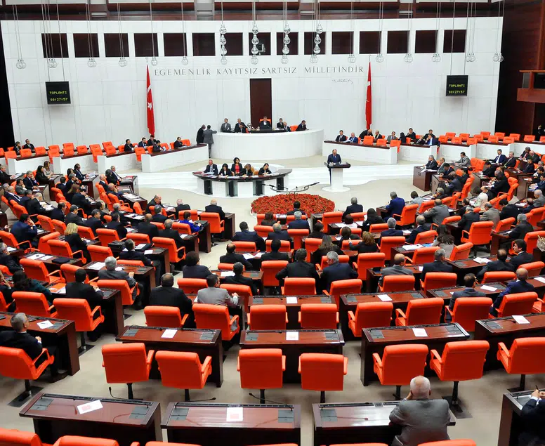 Özgür Özel ve Turhan Çömez'in de aralarında bulunduğu 12 vekilin dosyaları TBMM'de