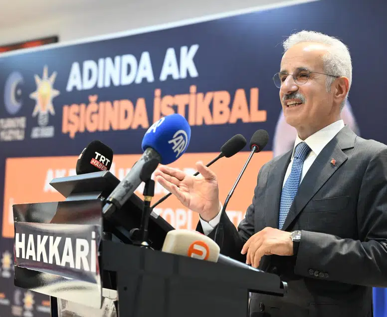 Hakkari'de 'Terörsüz Türkiye' mesajı: 'Terörün yıktığı umutları inşa ediyoruz'