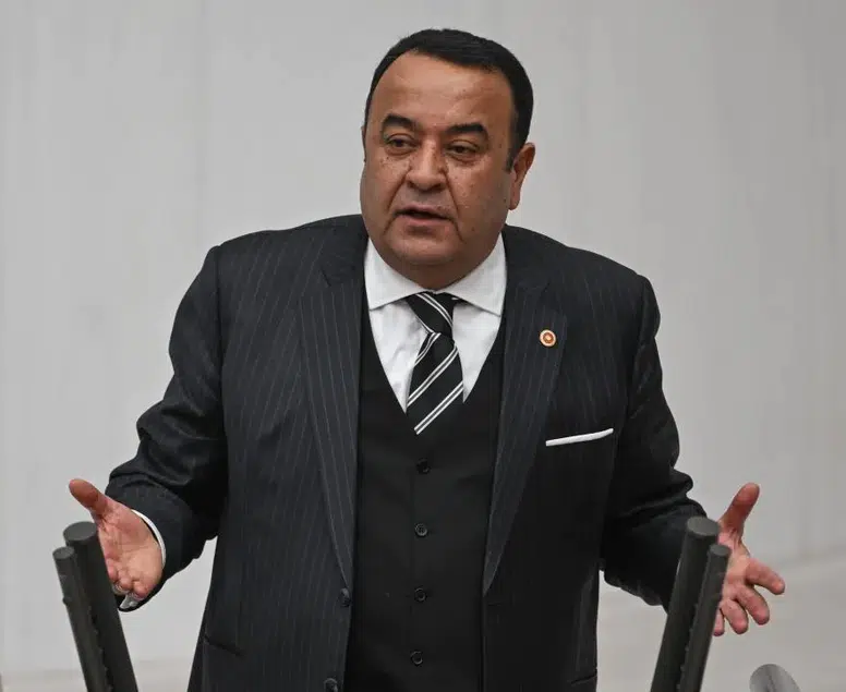 CHP'li vekil Adnan Beker istifa etti!: 'Kişisel hesaplar ve hukuksuzluk hakim'
