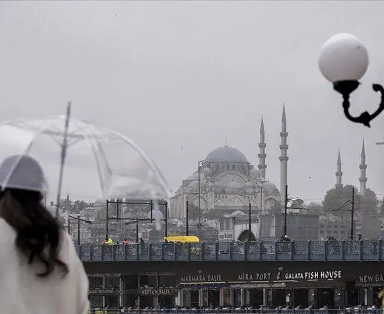 İstanbul'da hava durumu tersine dönüyor: Saat verildi, dolu geliyor!