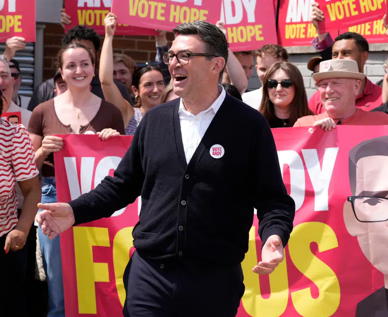 İngiltere'nin yeni lideri belli oldu! İşçi Partisi'nde Andy Burnham dönemi başlıyor