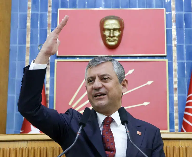 Özgür Özel son kez CHP kürsüsünde!: 'Yeni partimizi kuruyoruz'