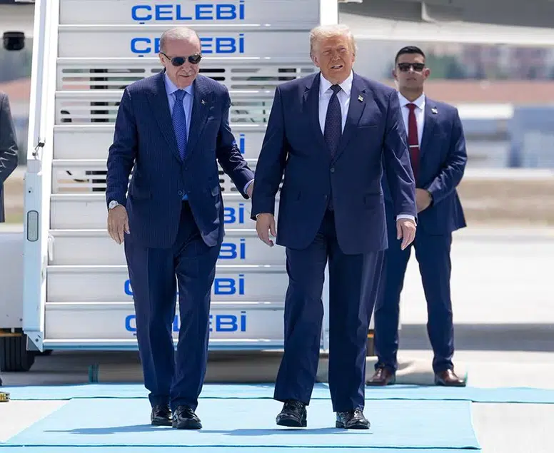 Ankara’da tarihi karşılama: Trump, Kritik NATO zirvesi için Türkiye’ye indi!
