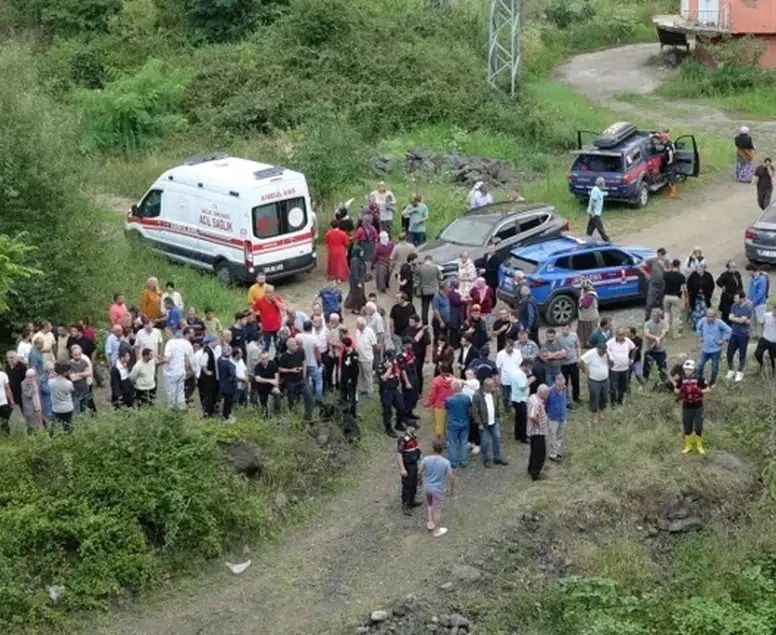 Giresun'daki sel felaketinde yürek yakan detay! Birbirlerine sarılarak can verdiler