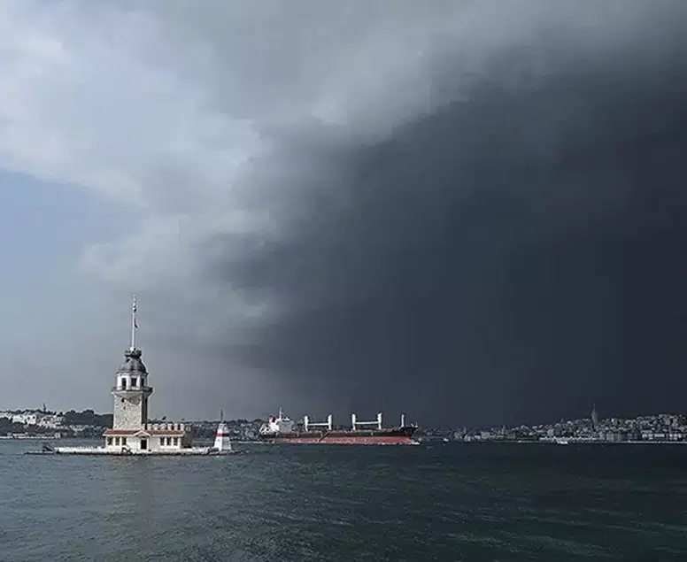İstanbullular yarın dikkat! Şiddetli fırtına ve sağanak geliyor
