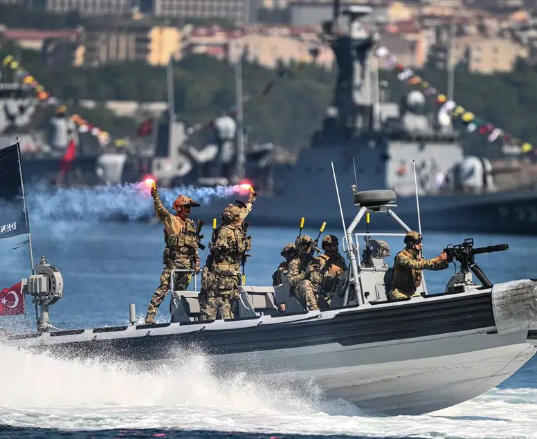 SAT ve SAS komandoları TEKNOFEST Mavi Vatan’da gövde gösterisi yaptı