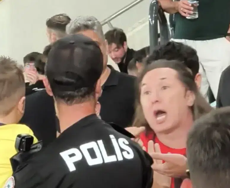 Trübünde skandal! Forması zorla çıkartılan çocuk için Başsavcılık harekete geçti