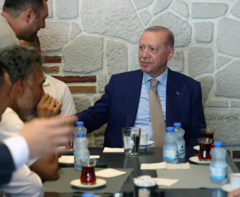 Cumhurbaşkanı Erdoğan'dan Çengelköy'de sürpriz esnaf ziyareti