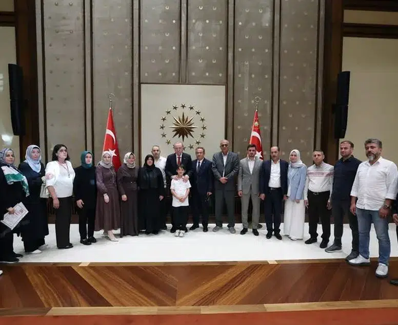 Beştepe'de duygusal kabul: Cumhurbaşkanı Erdoğan acılı aileleri dinledi