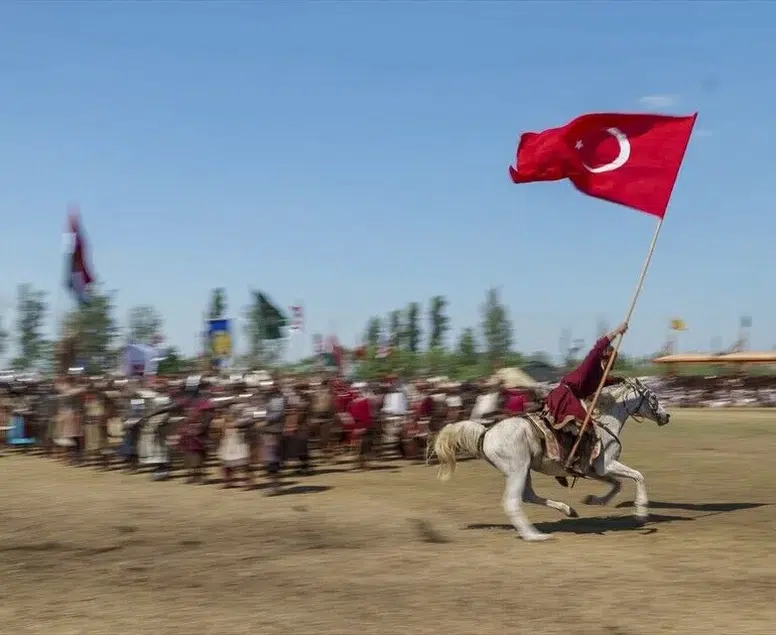 Avrupa’nın ortasında Türk rüzgarı: Büyük Hun-Türk Kurultayı başladı!