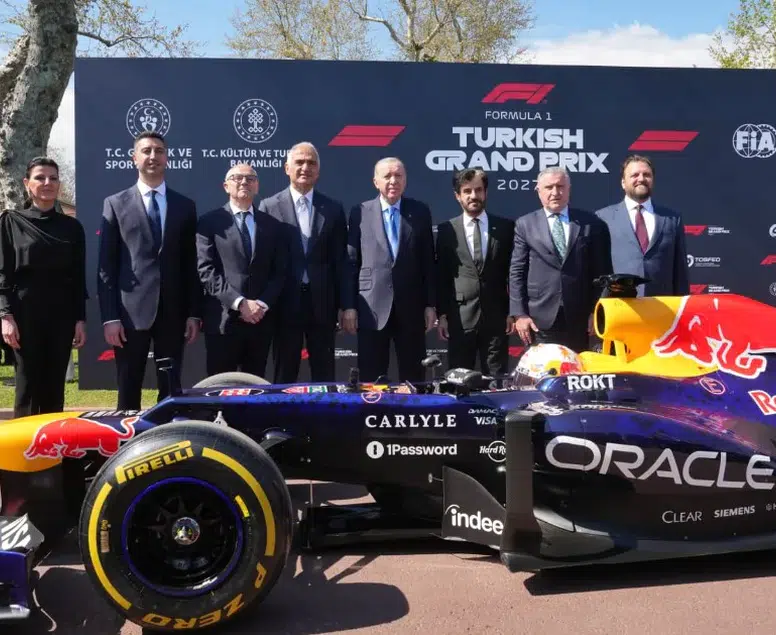 Bakan Ersoy müjdeyi verdi: İstanbul Park 2031'e kadar F1 takviminde!