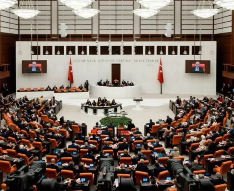 Özel, Ağbaba ve Kadıgil için süreç başladı: Dokunulmazlık fezlekeleri Mecliste