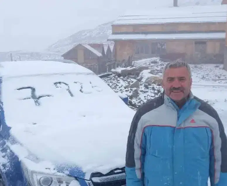 Rize'de eylül sürprizi: Tahpur Yaylası beyaza büründü