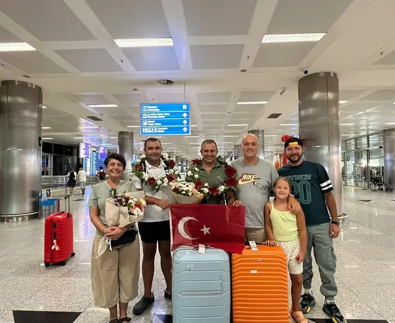 Catalina Kanalı'nı geçen Tuna Tunca yurda gururla döndü