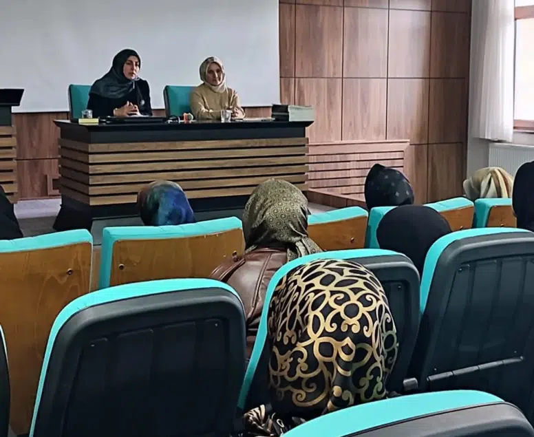 Ekran başında geçen saatler aile bağlarını zayıflatıyor mu: Uzmanlar Bayburt’ta uyardı
