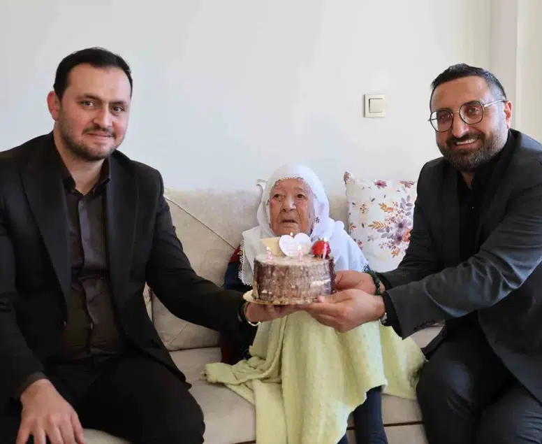 Cumhuriyet ile aynı yaşta: 103 yaşındaki Nazife nineye çifte mutluluk