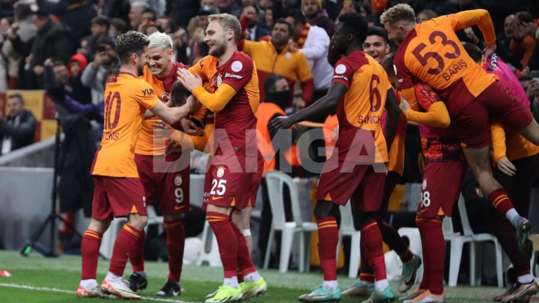 Galatasaray sahasında İstanbulspor'u 3-1 mağlup etti