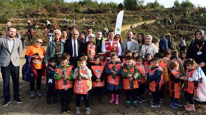 700 kitap, 700 fidan: Osmangazi’den geleceğe yeşil bir miras