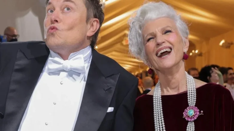 Elon Musk'ın Annesi Maye Musk, 76 Yaşında Gençlere Taş Çıkarttı!