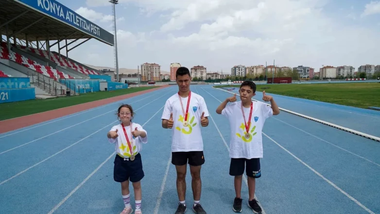 Engelleri Aştılar, Altına Koştular! DOSD Meram’dan 7 Madalyalık Zafer