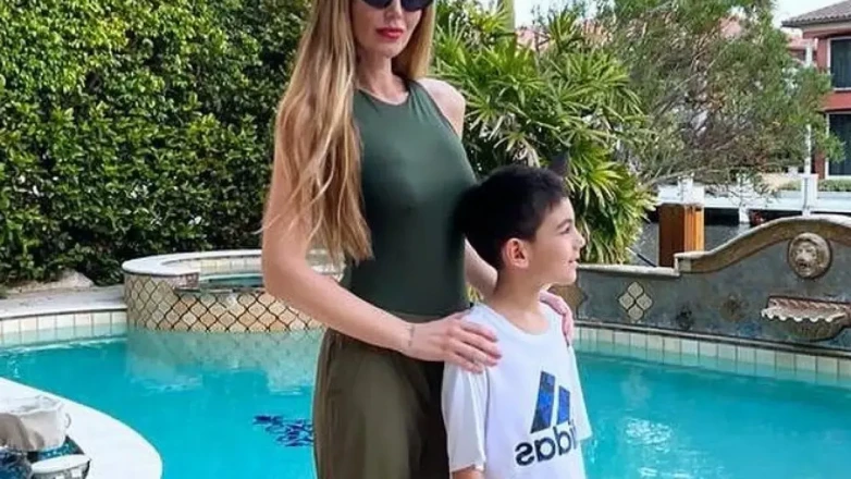 Petek Dinçöz’ün Oğlu Büyüdü, Boyu Annesine Yetişti