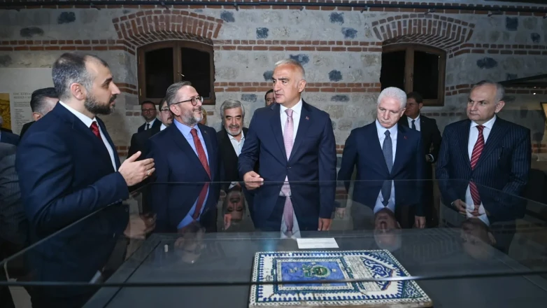Hac hatıraları minyatürlerde can buldu: Bakan Ersoy’dan anlamlı açılış