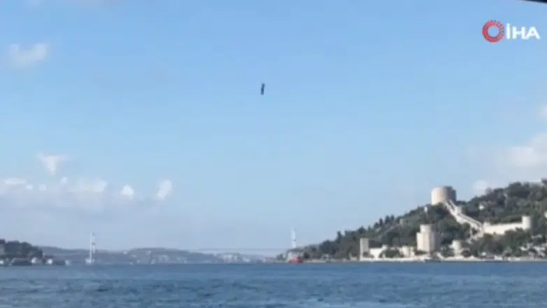 FSM köprüsünde intihar girişimi: Kaskıyla Boğaz’a atladı!