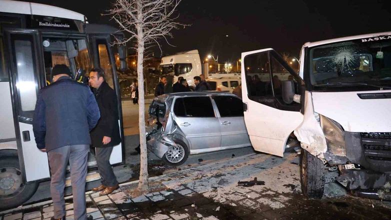 Önce kaza, sonra kavga ettiler: 2 yaralı
