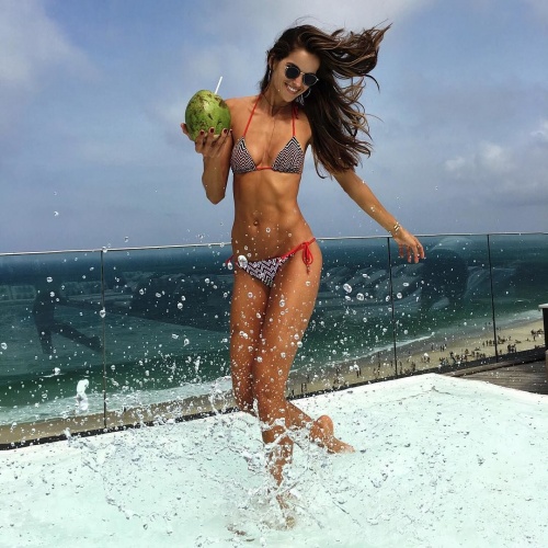 Trapp'ın sevgilisi Izabel Goulart sosyal medyayı sallıyor 21