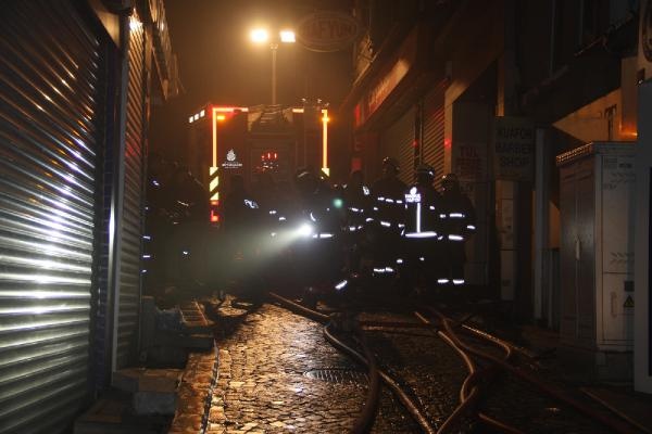 Tosun'ların aşkı İngiltere manşetlerinde 27