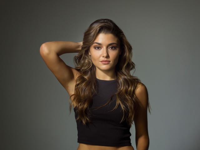 Hande Erçel fotoğrafları 18