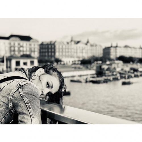 Babil dizisinin Ayşe'si Aslı Enver milyonların takibinde 23