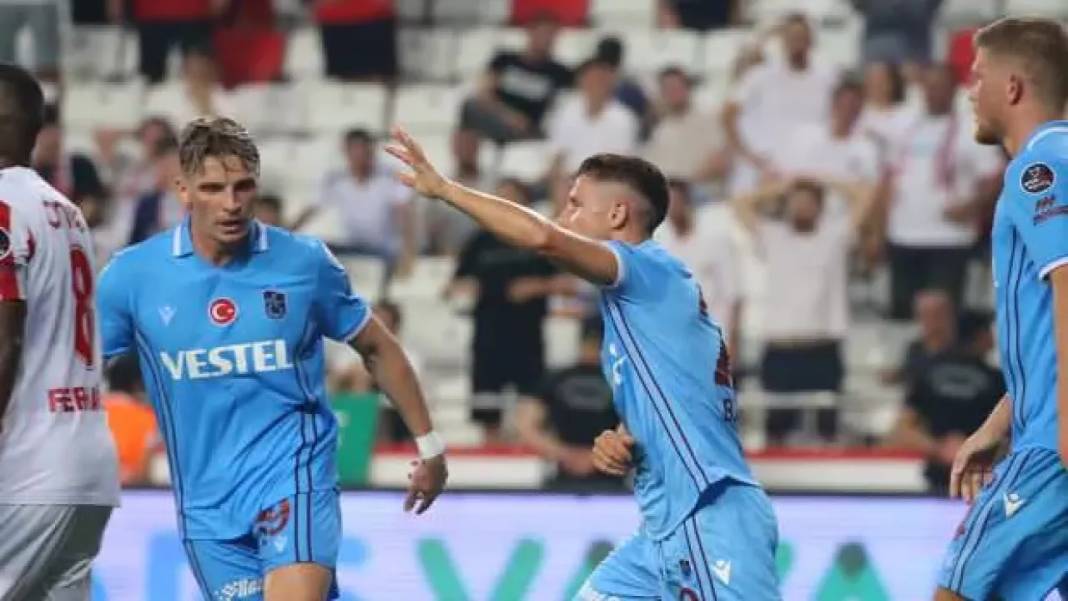 Trabzonspor'da 2 futbolcu yol ayrımında! Kulüp arıyorlar 6