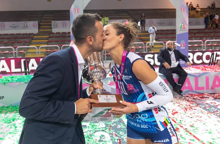 Daniele Santarelli kaç yaşında, boyu kaç, evli mi, eşi kim? Santarelli’nin eşi Monica De Gennaro Santarelli kimdir? Detaylar! 1