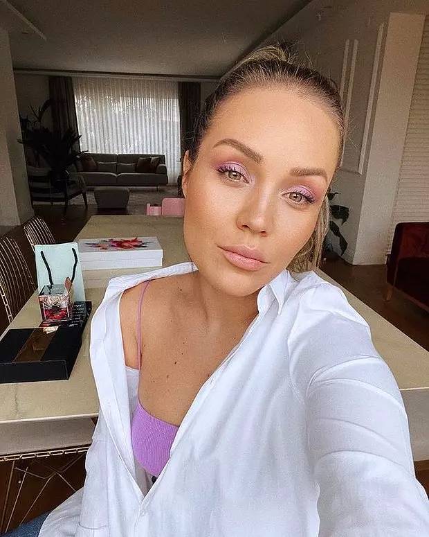 Instagram fenomeni Zeynep Zeze (zynpzeze) kimdir? Zeynep Özbayrak (Aydoğan) kim, kaç yaşında, nereli, boyu kaç, evli mi, eşi kim 4