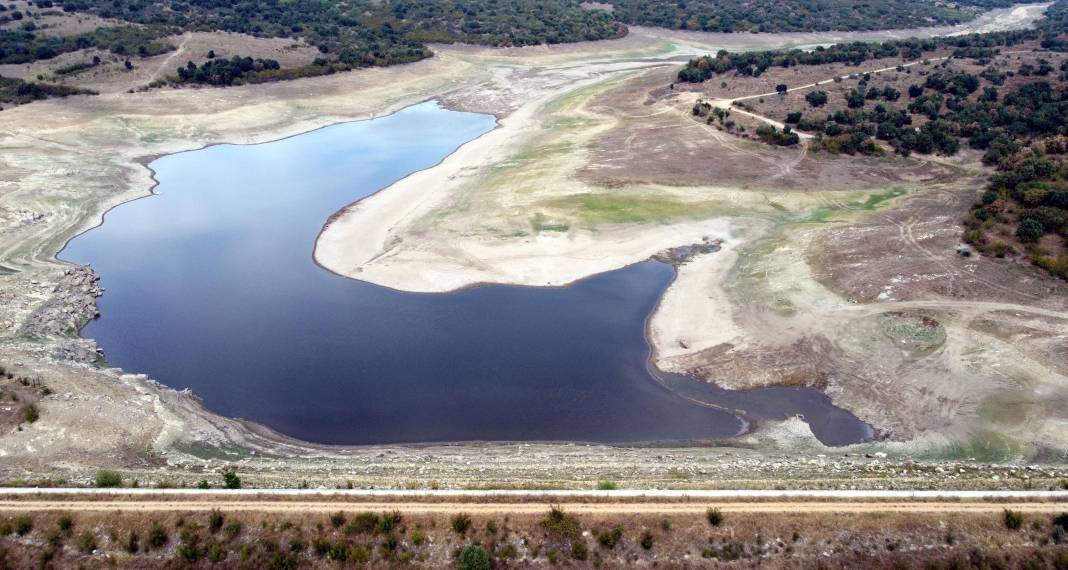 Göldeki kuraklık seviyesi korkutucu düzeye çıktı! 2