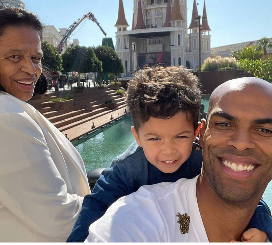 Antalyasporlu Naldo'nun ailesi kaza geçirmişti: 4 yaşındaki oğlu 48 saat uyutulacak 4