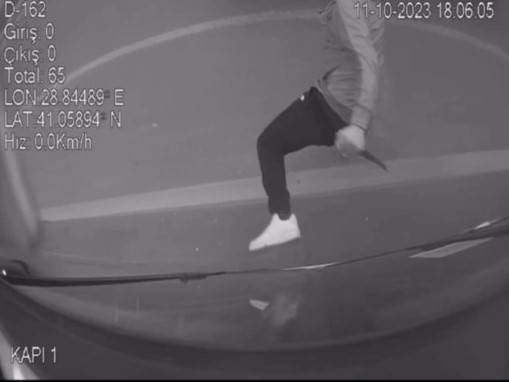 Korku dolu anlar: İETT otobüsü şoförüne bıçaklı saldırı 4