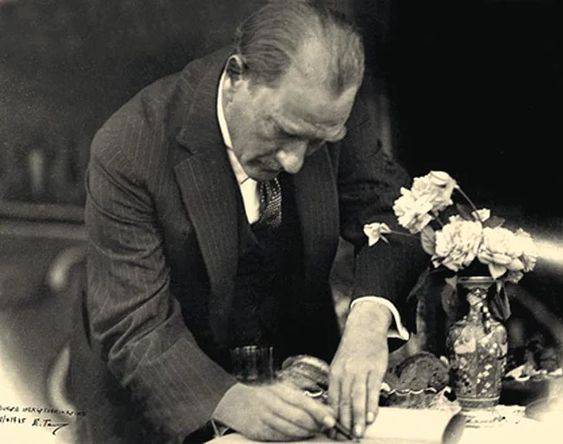 ATATÜRK'ÜN BİRBİRİNDEN GÜZEL FOTOĞRAFLARI 294