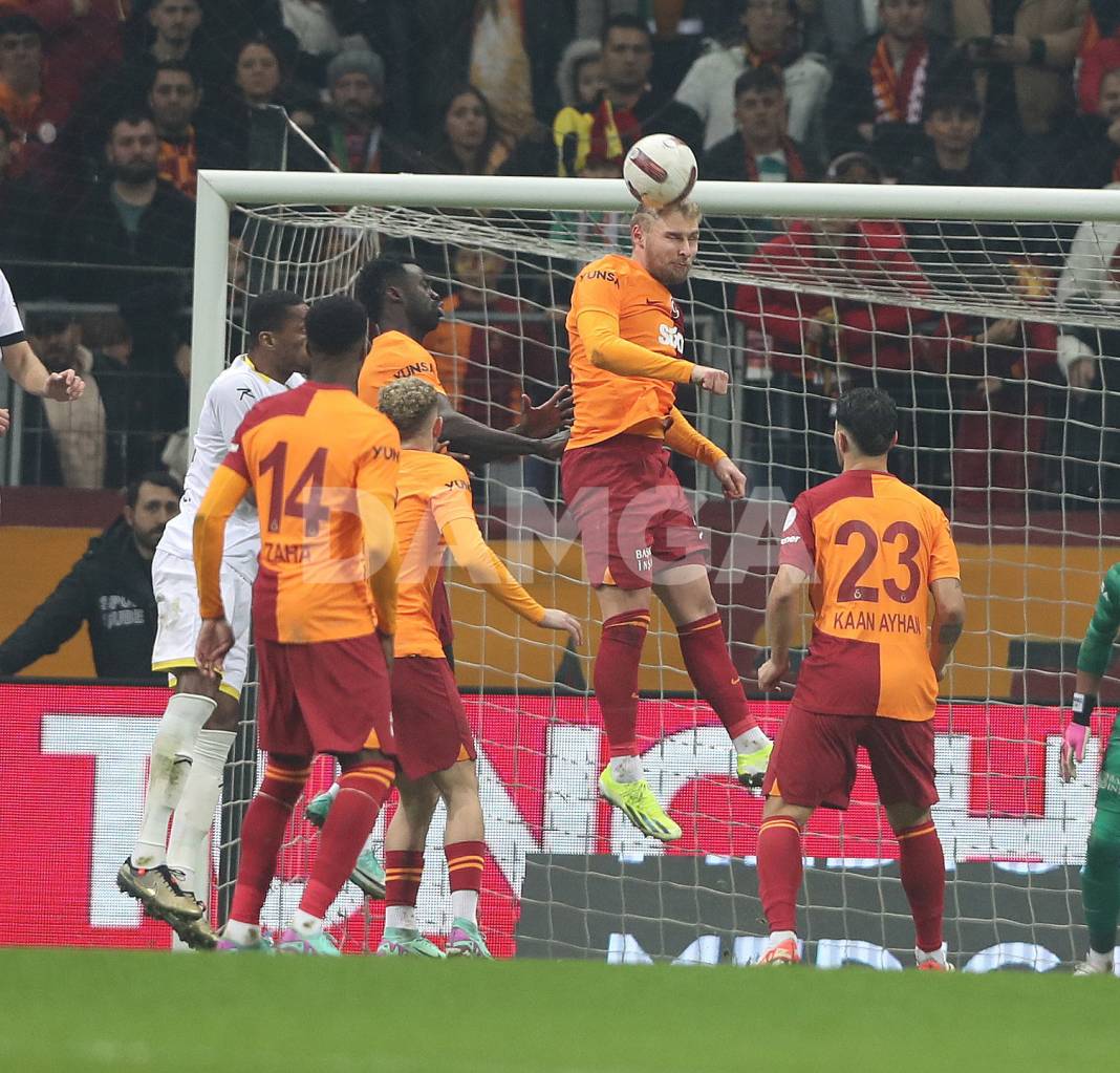 Galatasaray sahasında İstanbulspor'u 3-1 mağlup etti 9