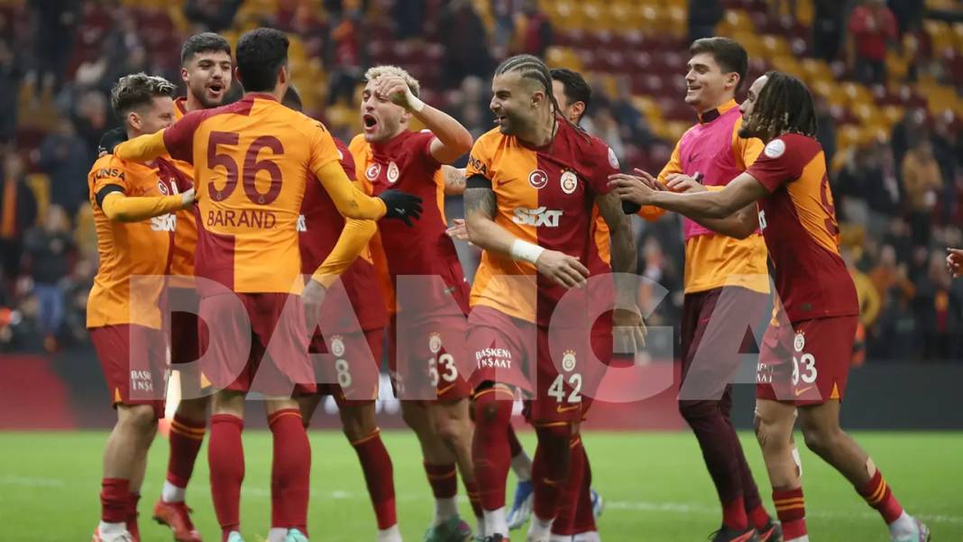 Aslan zirve yarışından kopmadı! 3