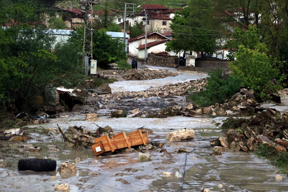 Eskişehir'i sel vurdu: Evler yıkıldı, tarım arazileri zarar gördü