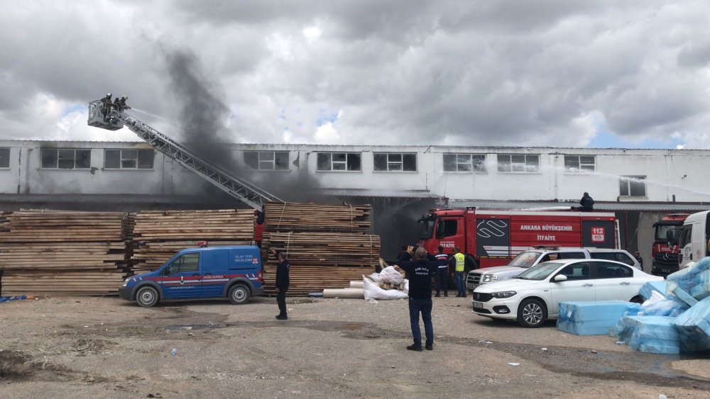 Ankara'da mobilya fabrikasında yangın