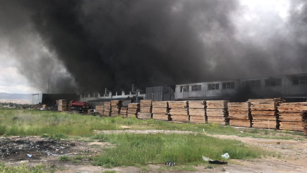Ankara'da mobilya fabrikasında yangın