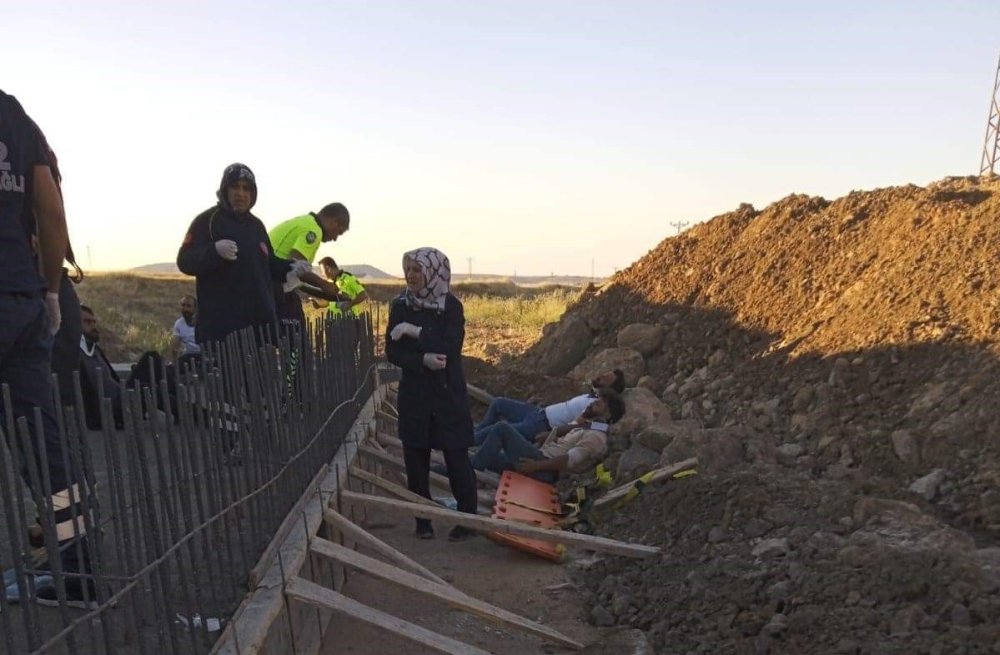 Diyarbakır’da minibüs menfeze çarptı: 9 yaralı