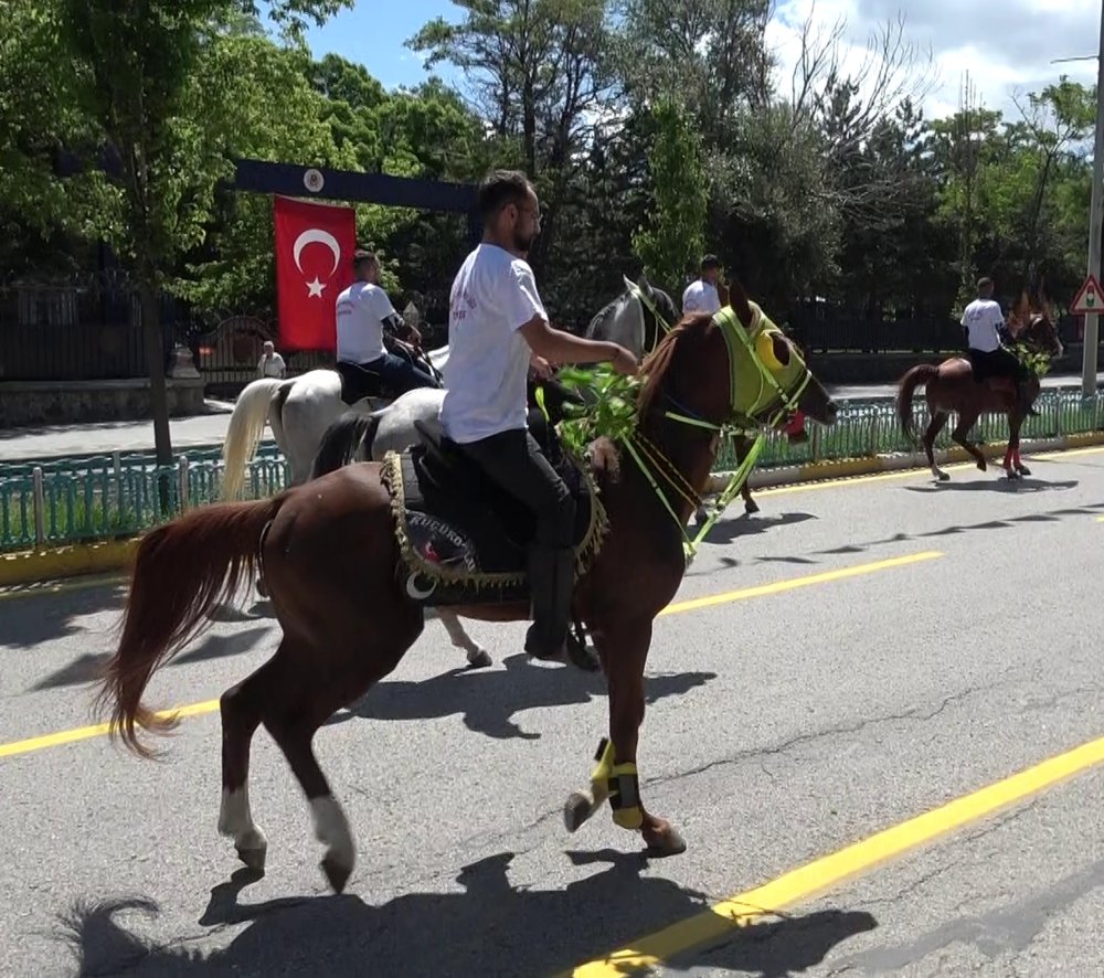 Atatürk'ün Erzurum'a gelişinin 104. yılı kutlandı