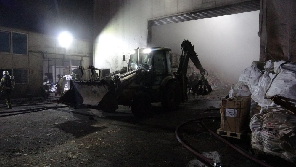 Aynı fabrika 2 gün arayla yeniden yandı: Polis soruşturma başlattı