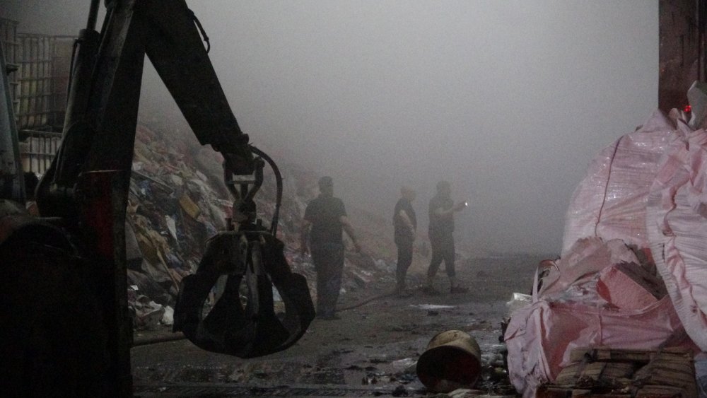 Aynı fabrika 2 gün arayla yeniden yandı: Polis soruşturma başlattı