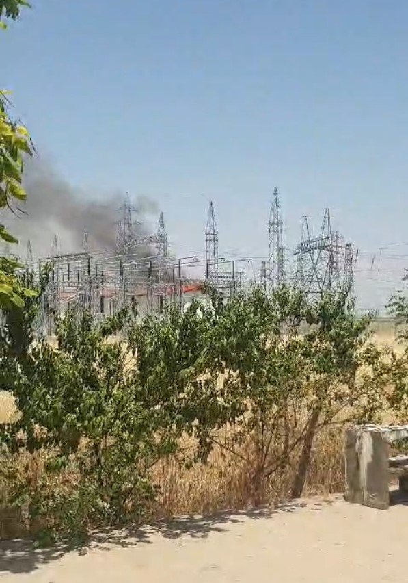 Elektrik santral deposunun çatısında yangın çıktı